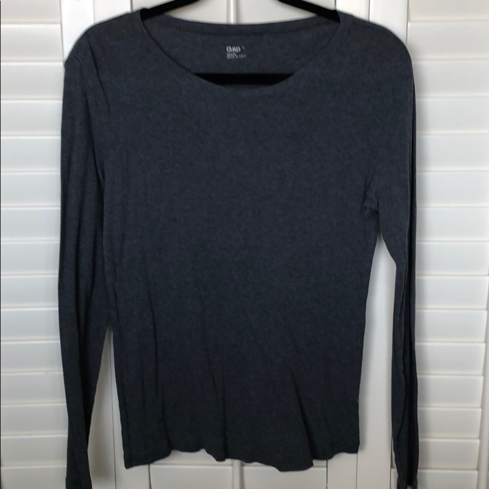Gap shirt with long sleeves